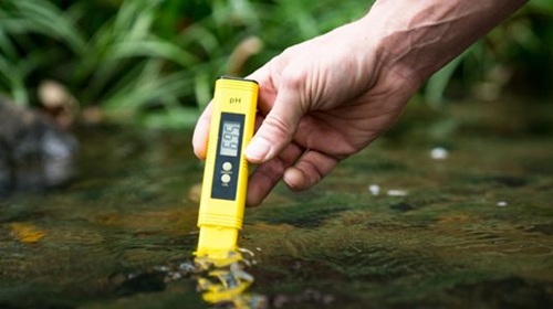 measuring pH with a pH test pen